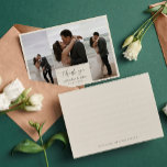 Achterste artikel 3 Foto Collage Weddenschap Harte Bedankkaart<br><div class="desc">Fotocollage bruiloft bedankt je kaart in ivoor met donkergrijze lettertypen. Een platte bruiloft bedankt je kaart met foto's aan de ene kant en lijnen aan de andere kant, zodat je een dankbetuiging met de hand kunt schrijven. Het huwelijk dankt u kaart die met foto's en uw namen met Hartelijk dank...</div>