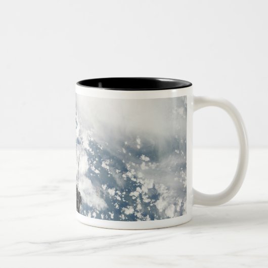 Achterste uitzicht van de drie hoofdmotoren tweekleurige koffiemok (Rechts)