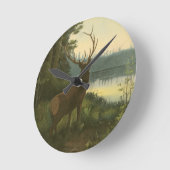 Achterste uitzicht van Elk die over een meer kijkt Ronde Klok (Hoek)