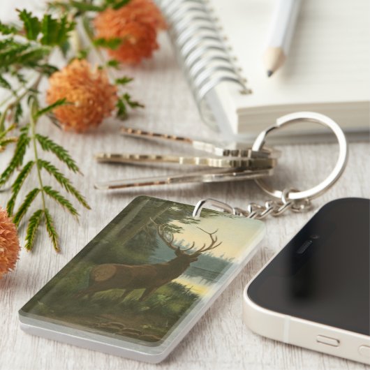 Achterste uitzicht van Elk die over een meer kijkt Sleutelhanger (Voorkant Rechts)