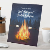 Achtertuin Bonfire Cookout Birthday Party Reclamebord Met Voetstuk (Insitu)