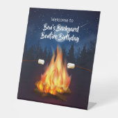 Achtertuin Bonfire Cookout Birthday Party Reclamebord Met Voetstuk (Voorkant)