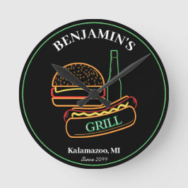 Achtertuin Grill met Burgers Hot Dogs Bier Ronde Klok