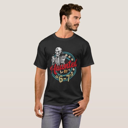 Achtervolgd door 6 7 Grappige Halloween Zes Zeven  T-shirt (Voorkant volledig)
