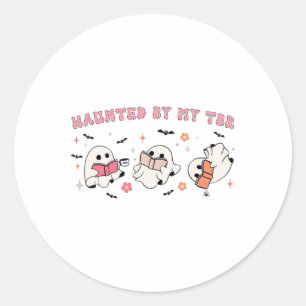 Achtervolgd door mijn TBR grappige Halloween outfi Ronde Sticker