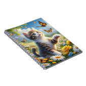 Achtervolging van vlinders kitten in bloementuin notitieboek (Rechterzijde)