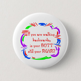 Achterwaarts lopen ronde button 5,7 cm