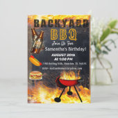 Achterwerf Flaming BBQ Grill Birthday Uitnodiging (Staand voorkant)