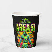 Achtmoedige aliens dwalen in de buurt van Area 51  Papieren Bekers (Voorkant)