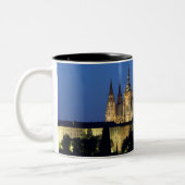 Achtnacht in Praag, Tsjechië Tweekleurige Koffiemok (Links)