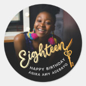 Achttien 18e verjaardag foto goud zwart 18 sleutel ronde sticker (Voorkant)