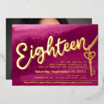 Achttien script key 18e verjaardag goud roze rood folie uitnodiging<br><div class="desc">Achttien scripttekst en de belangrijkste 18e verjaardagspartij is de eenvoudige gouden folie of uw eigen folie kleur op een abstracte, roze, geschilderde wasmachine. Personaliseer dit 18e manuscript van de verjaardagspartij en 18 zeer belangrijke moderne grafische mijlpaal verjaardagsuitnodiging met uw eigen details van de verjaardagsfeestdag, en uw eigen verjaardagsmeisjes foto op...</div>