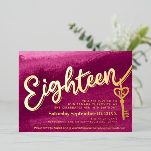 Achttien script key 18e verjaardag goud roze rood folie uitnodiging (Staand Voorkant)