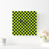 Acid green black checkerboard pattern vierkante klok (Huis)