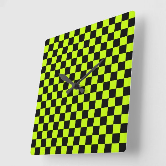 Acid green black checkerboard pattern vierkante klok (Hoek)