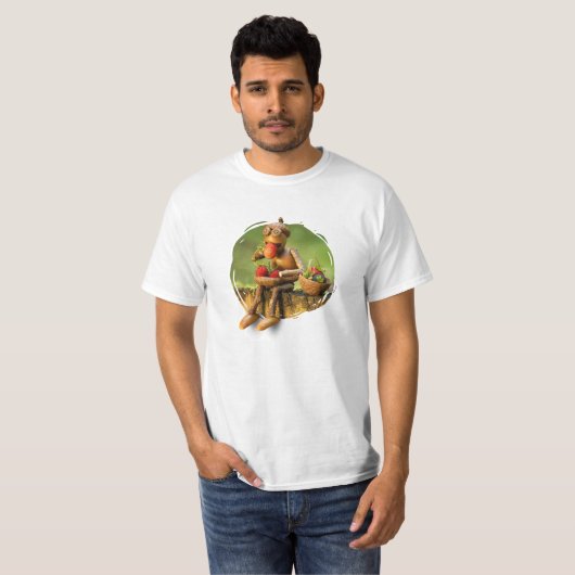 Acorn elf eet aardbeien in het bos t-shirt (Voorkant volledig)