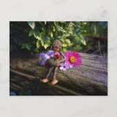 Acorn elf girl met briefkaart bloemen (Voorkant)
