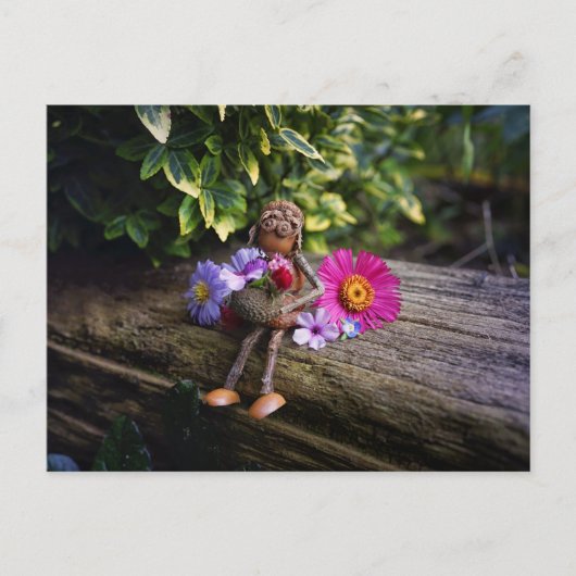 Acorn elf girl met briefkaart bloemen (Voorkant)