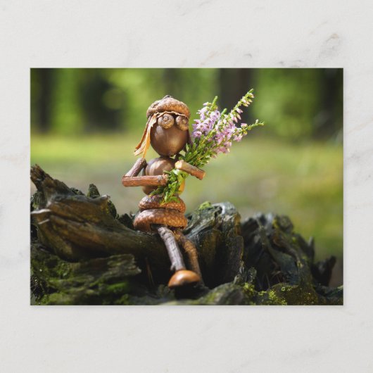 Acorn elf girl met briefkaart bloemen (Voorkant)