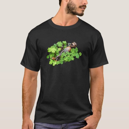 Acorn Elf in een klavertjevier - St. Patrick's T-shirt (Voorkant)