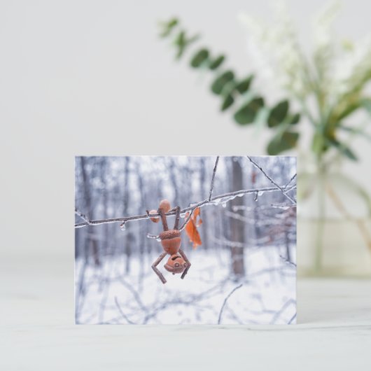 Acorn elf in ijzige winter - winter briefkaart (Staand voorkant)