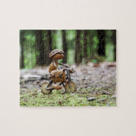 Acorn elf rijder op de fiets om puzzel te maken