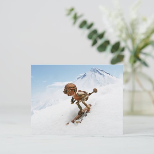 Acorn elf skiën op het sneeuwwinterbriefkaart briefkaart (Staand voorkant)