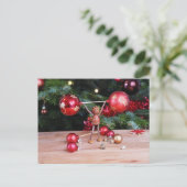 Acorn elf spelen met kerstversiering briefkaart (Staand voorkant)