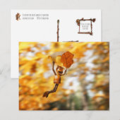 Acorn elf vliegt op het eikenherfstblad briefkaart (Voorkant / Achterkant)