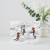 Acorn elves bouwt een sneeuwruimer briefkaart (Staand voorkant)