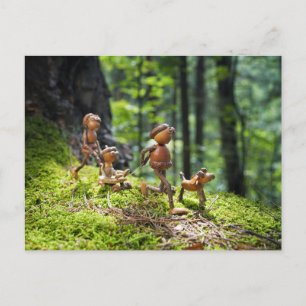 Acorn elves familie op een wandeling briefkaart