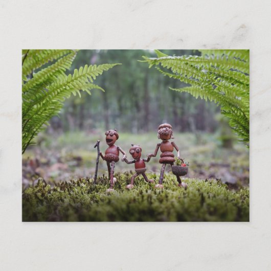 Acorn elves familie op een wandeling briefkaart (Voorkant)