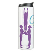 Acrobat gymnastiek, in staat tot verbluffende ding thermosbeker (Gedraaid links)