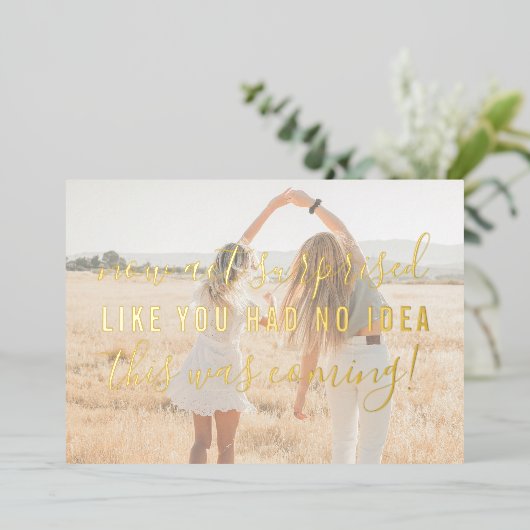 Act Surprised Be My Bridesmaid Grappig Folie Uitnodiging (Staand Voorkant)