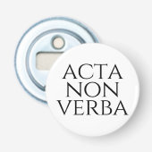 Acta Non Verba Button Flesopener (Voorkant)