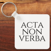 Acta Non Verba Sleutelhanger (Voorkant)