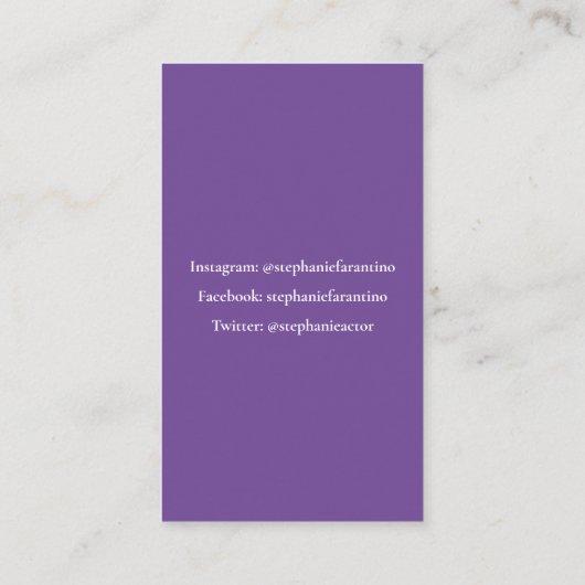 Acteur Zwart & Wit Headshot Verticaal Paars Visitekaartje (Achterkant)