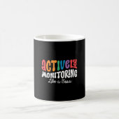 Actief monitoren als een baas staat testdag koffiemok (Center)