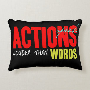 Acties luider spreken accent kussen
