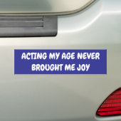 ACTING MY AGE BUMPERSTICKER (Op auto)