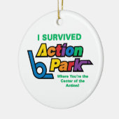 Action Park Survivor Keramisch Ornament (Links)