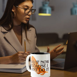 Action Taker Motivational Mug - "I Do It Now" Bold Tweekleurige Koffiemok