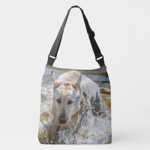 Active Gele Labrador Splashing: Pet-fotografie Crossbody Tas