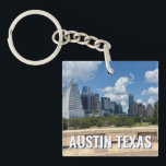 Activiteiten in de omgeving van Austin Texas Downt Sleutelhanger<br><div class="desc">Deze moderne Austin Texas souvenir sleutelhanger heeft een prachtige blauwe lucht en wolken boven de skyline van de stad. Alle nieuwe gebouwen tegen de groene bomen die de schoonheid van het stadscentrum en de natuur van de plaats belichamen. Geweldig reissouvenir cadeau voor een bezoeker of een lokale Austinite die graag...</div>