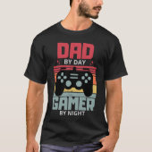 Activiteiten in de omgeving van Dad By Day Gamer B T-shirt (Voorkant)