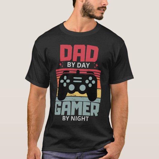 Activiteiten in de omgeving van Dad By Day Gamer B T-shirt (Voorkant)