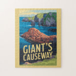 Activiteiten in de omgeving van Giant's Causeway I Legpuzzel<br><div class="desc">Giant's Causeway in een vectorkunststijl. De Giant's Causeway bestaat uit meer dan 40.000 in elkaar grijpende basaltkolommen die werden gevormd door lava die afkoelde en samentrok,  waardoor regelmatige stresspatronen en scheuren werden gecreëerd.</div>