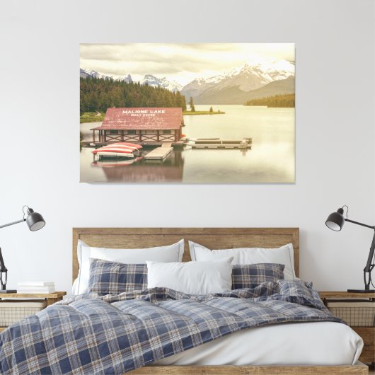 Activiteiten in de omgeving van Maligne Lake Boat  Canvas Afdruk (Insitu (Slaapkamer))