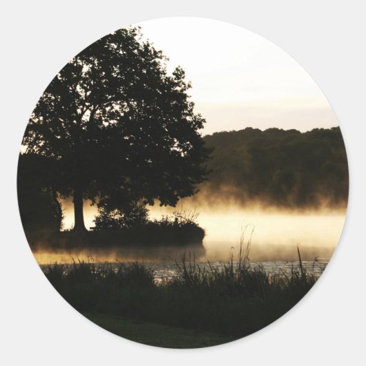 Activiteiten in de omgeving van Morning Lake Scene Ronde Sticker (Voorkant)