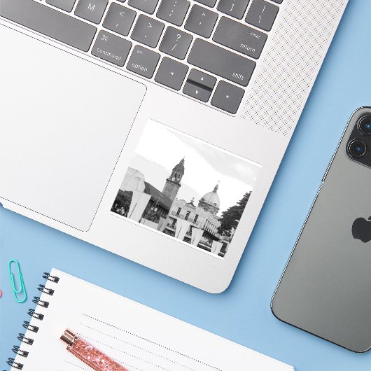 Activiteiten in de omgeving van Plaza Moriones Sticker (Laptop met iPhone)